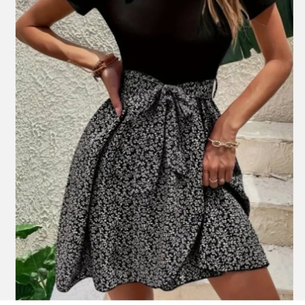 Floral Pullover, Belted, Short Sleeve Black Dress Wrap w/Splicing Bottom Sz L